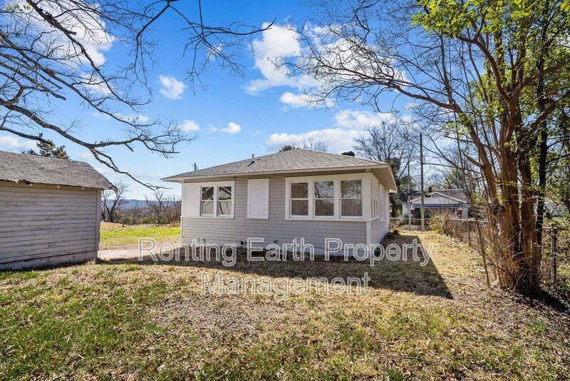 3009 Prince Ave - Photo 5 of 16