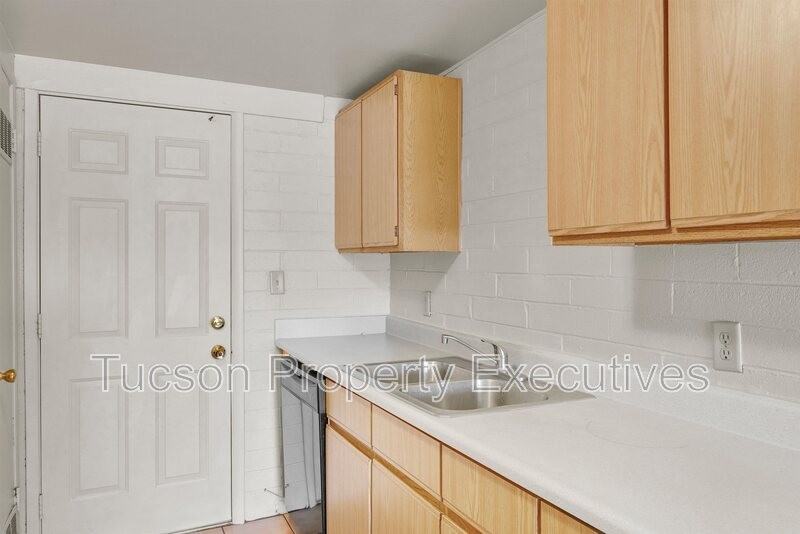 3131 N Treat Ave - Photo 2 of 19