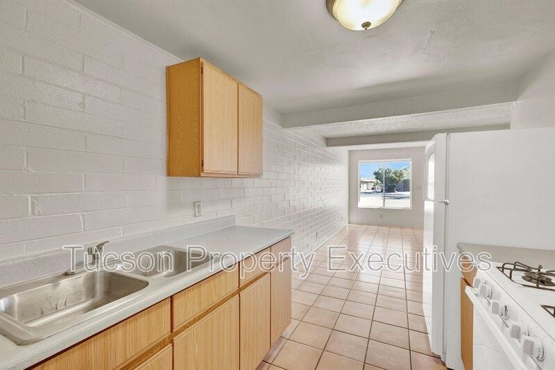 3131 N Treat Ave - Photo 3 of 19