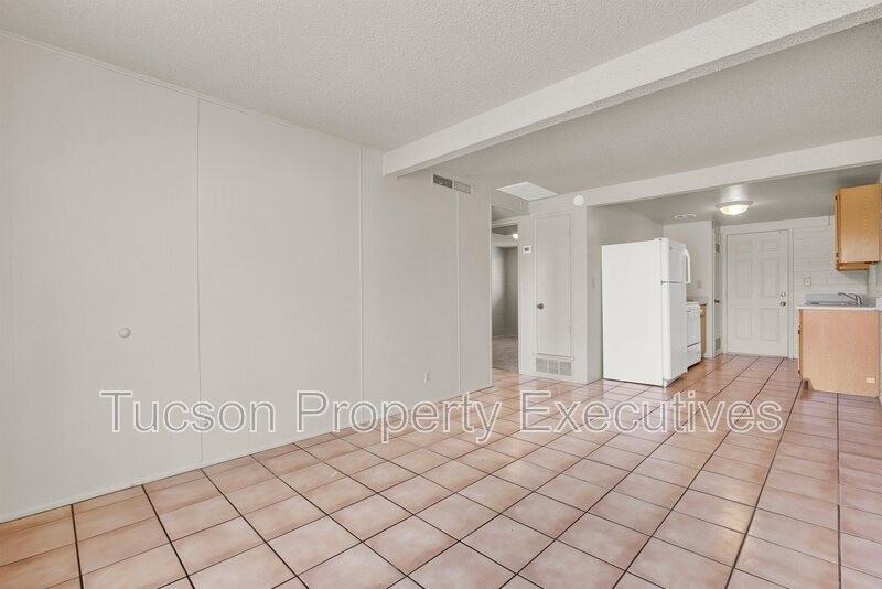 3131 N Treat Ave - Photo 4 of 19