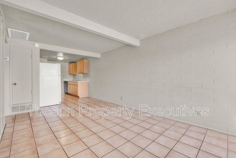 3131 N Treat Ave - Photo 5 of 19