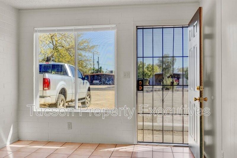 3131 N Treat Ave - Photo 6 of 19