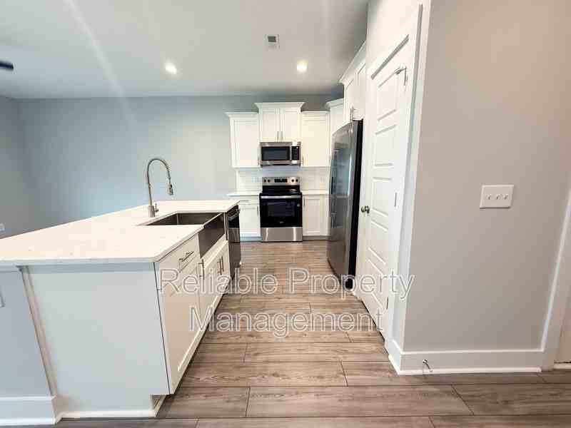 20 Slater Dr - Photo 3 of 12