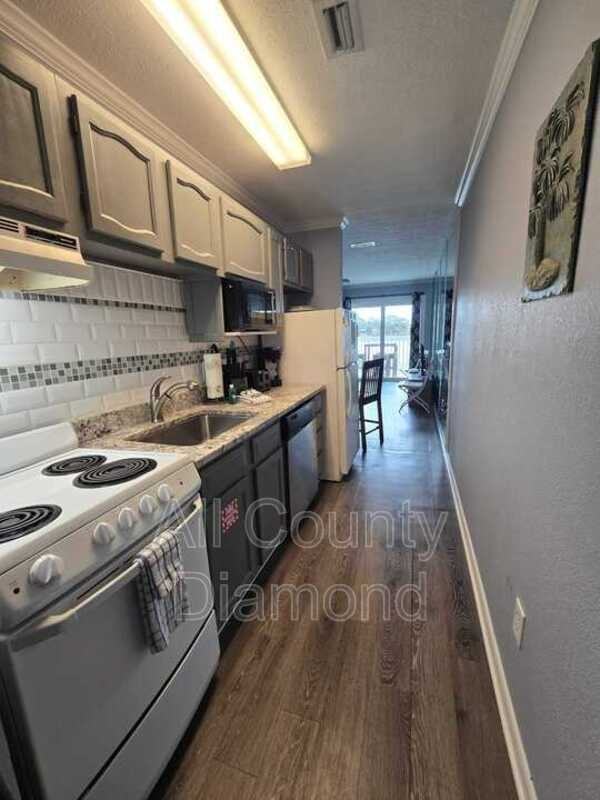 301 Lullwater Dr #401 - Photo 4 of 13