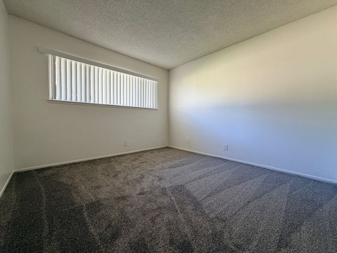 2622 Victoria Ave - Photo 4 of 5