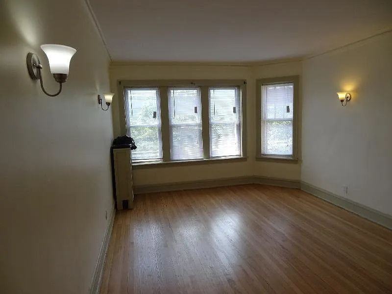 121 Elmwood Ave - Photo 5 of 10