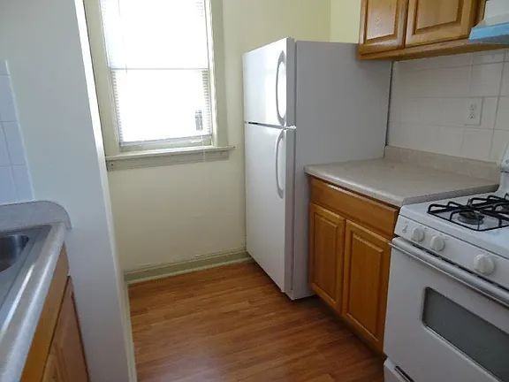 121 Elmwood Ave - Photo 6 of 10