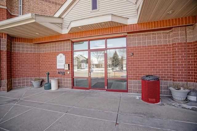 301 Harbour Town Dr ##304 - Photo 3 of 11