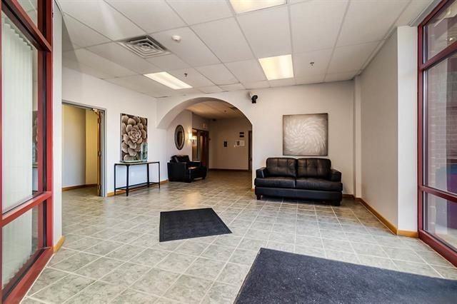 301 Harbour Town Dr ##304 - Photo 4 of 11