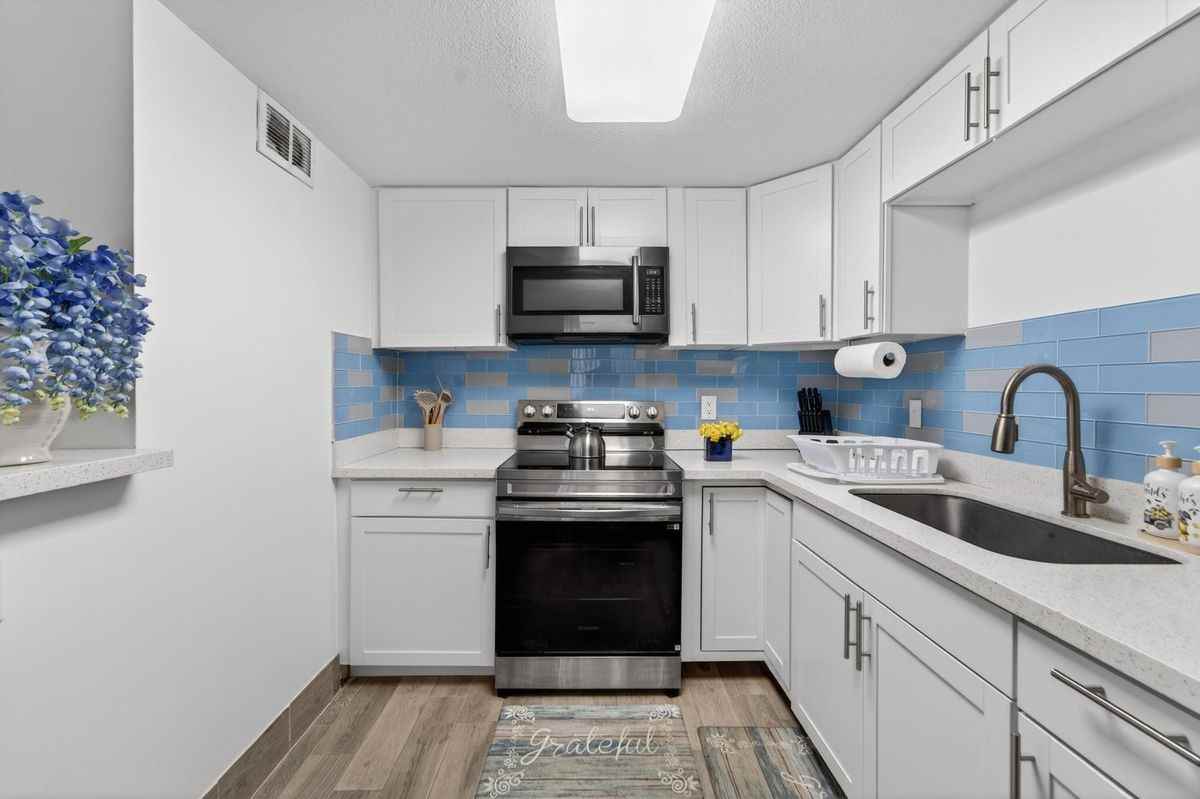801 Andrews Ave ##2 - Photo 2 of 15
