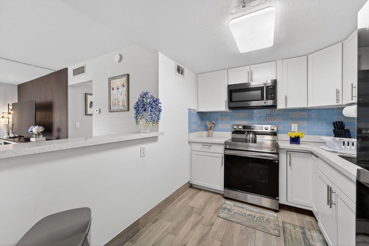 801 Andrews Ave ##2 - Photo 3 of 15