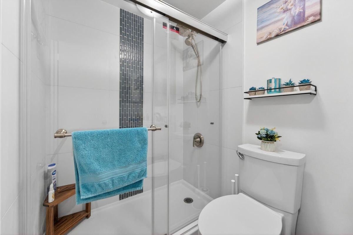 801 Andrews Ave ##2 - Photo 5 of 15