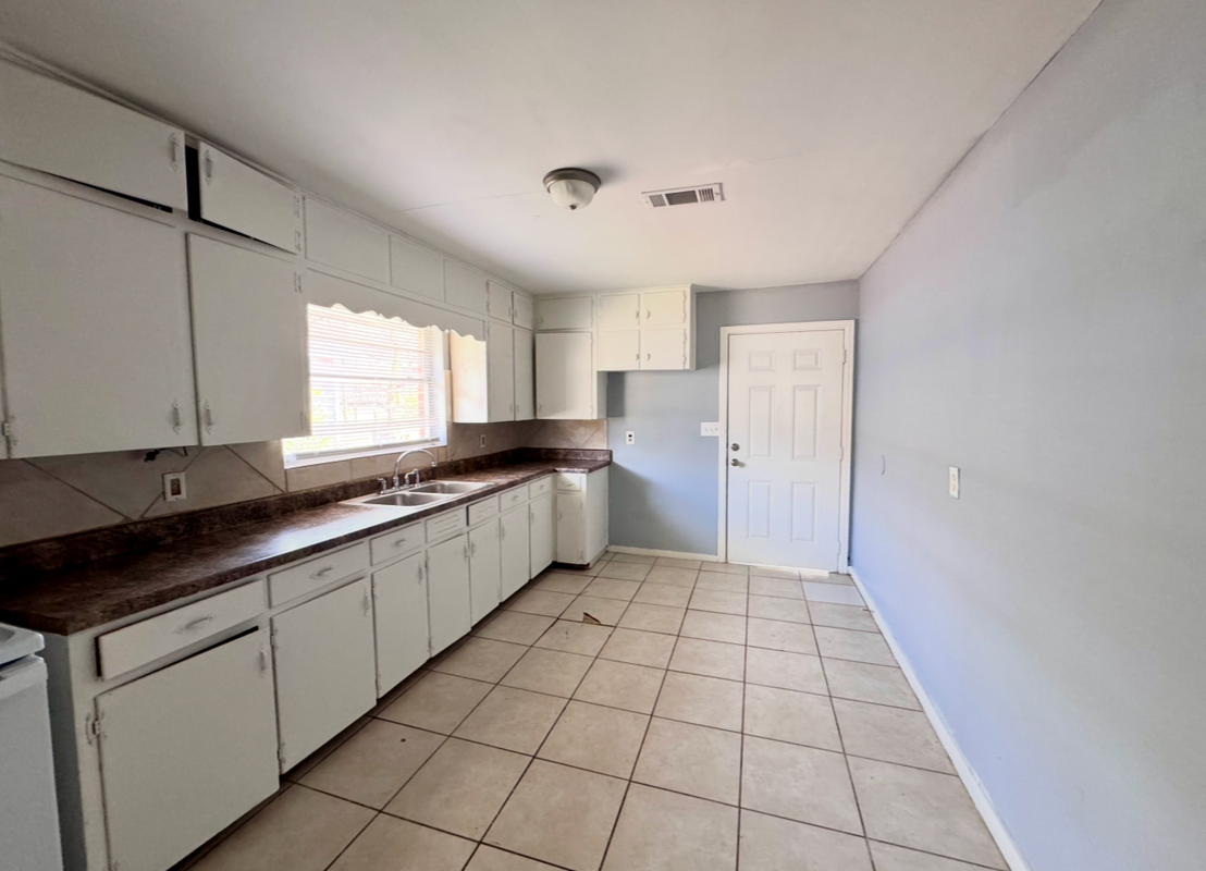 7005 2nd Ave S - Photo 4 of 9