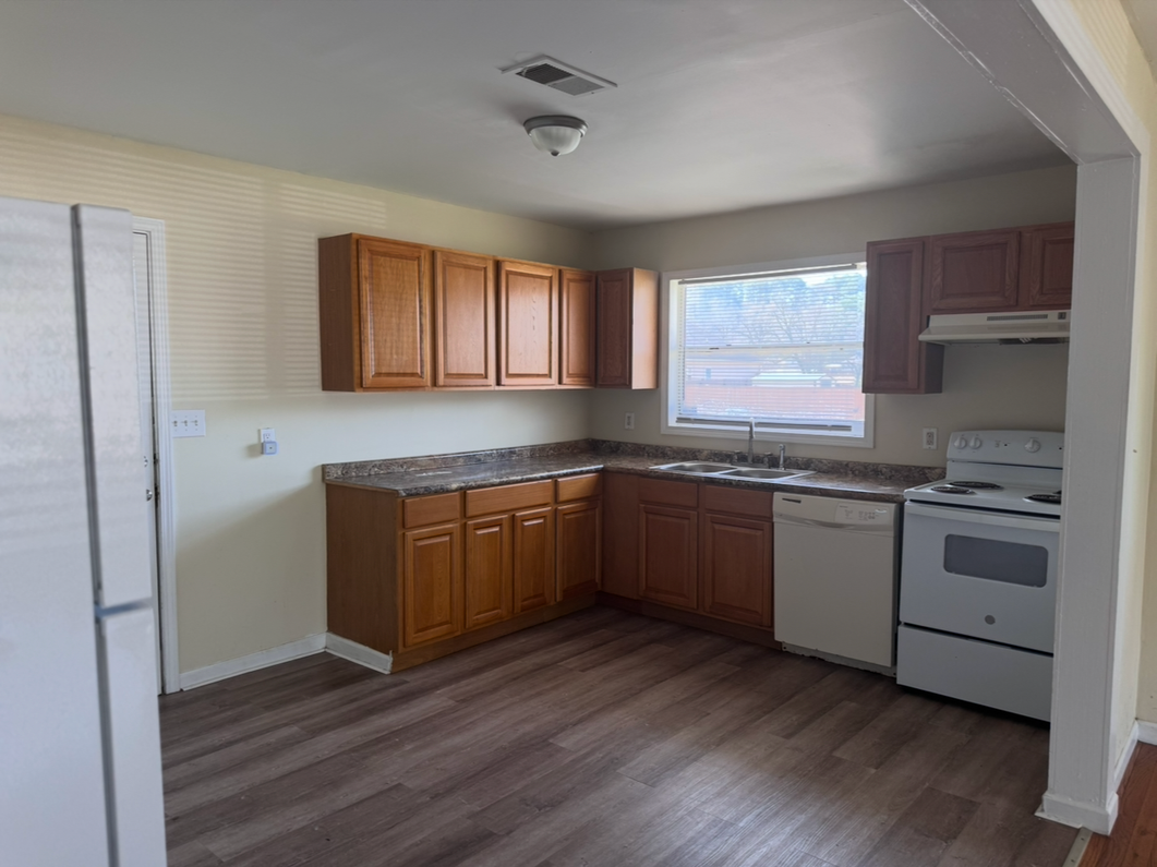 201 70th St S - Photo 3 of 10