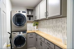 featured image of 7 Lakeside Dr