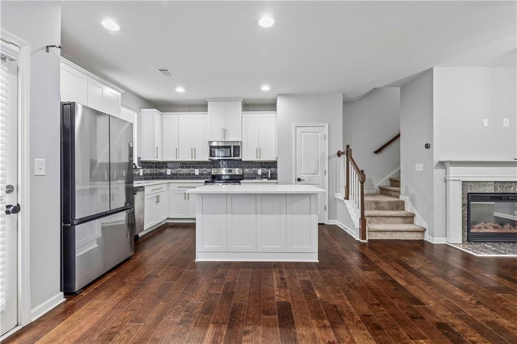 5038 Longview Walk - Photo 7 of 25