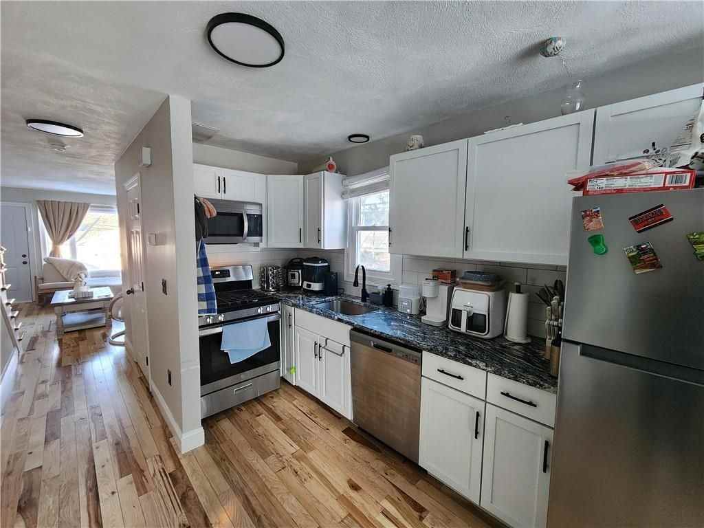 198 Sunbury St - Photo 5 of 13