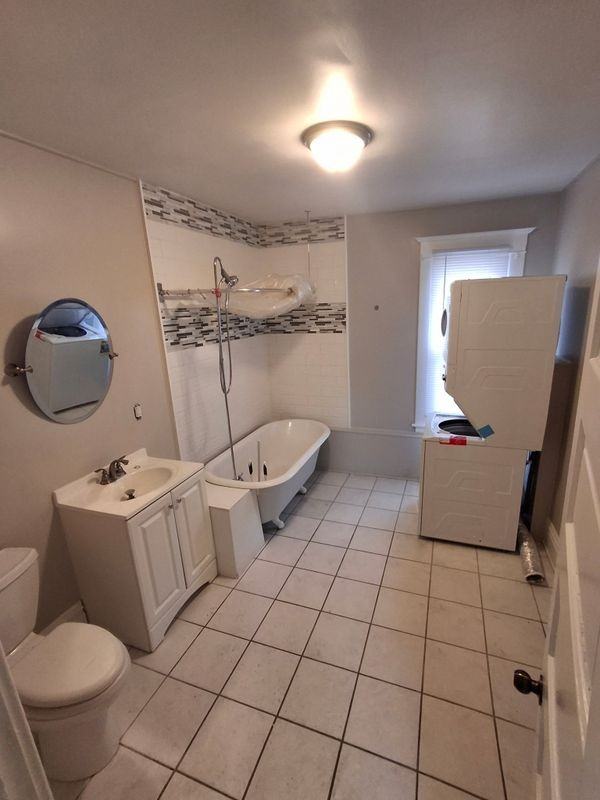 531 Eastern Ave Ne - Photo 3 of 8