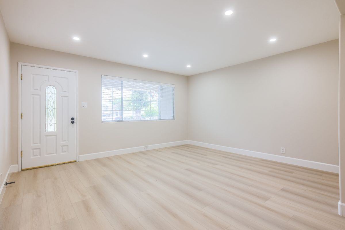 22022 Lopez St - Photo 3 of 48
