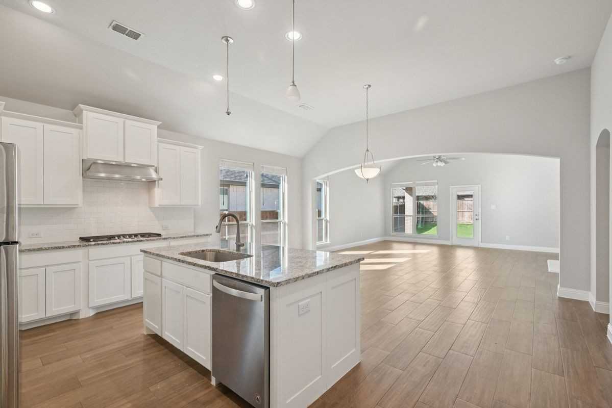 1709 Everitt Trl - Photo 2 of 8