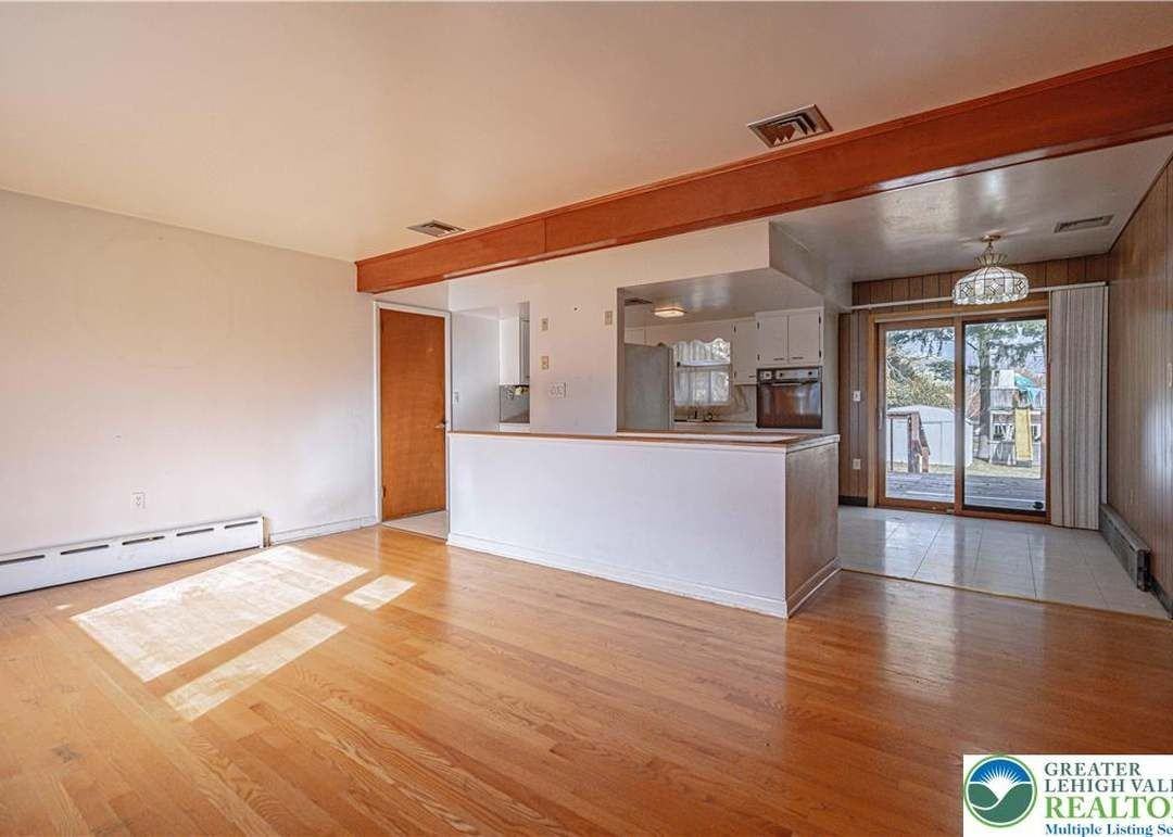 1931 Brown St - Photo 4 of 24