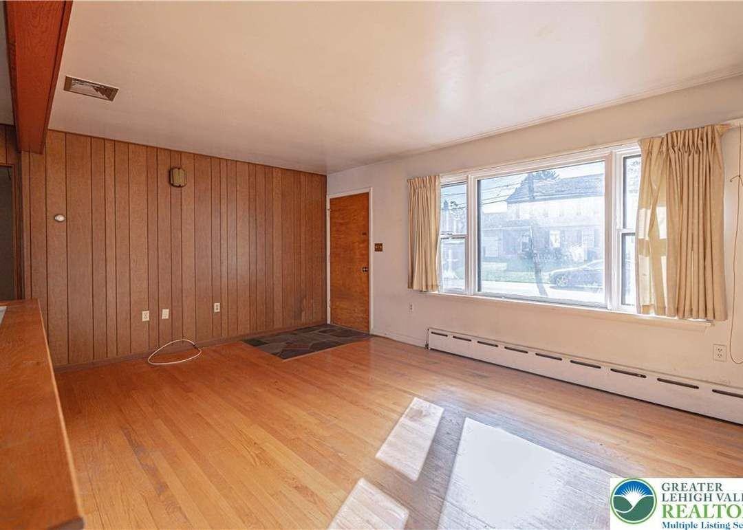 1931 Brown St - Photo 5 of 24