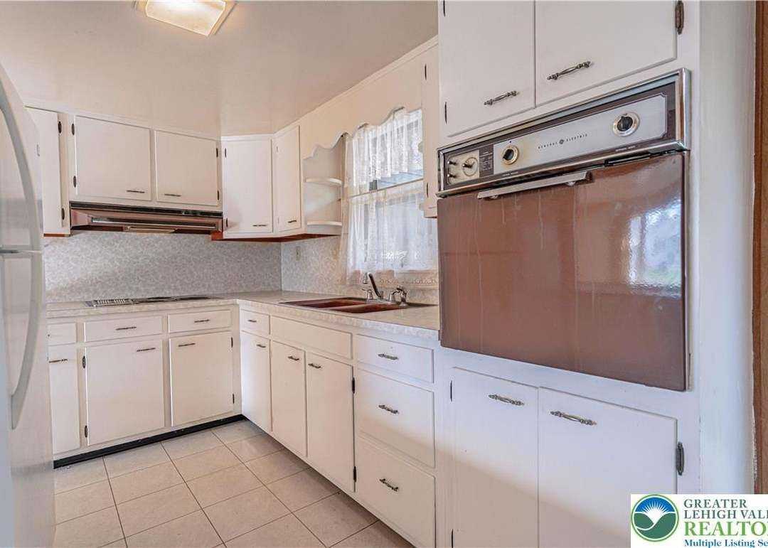 1931 Brown St - Photo 7 of 24