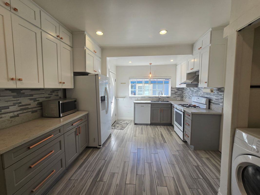 396 N Mentor Ave - Photo 2 of 3