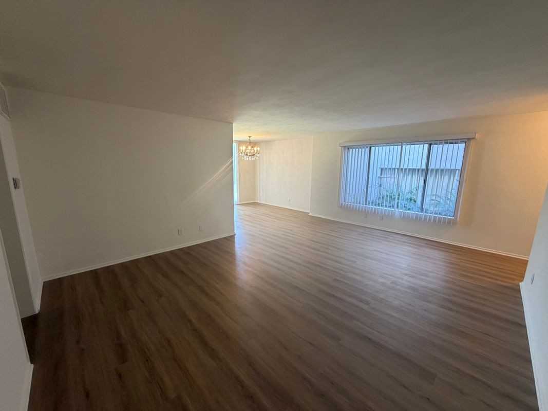 433 S Palm Dr ##1 - Photo 4 of 17