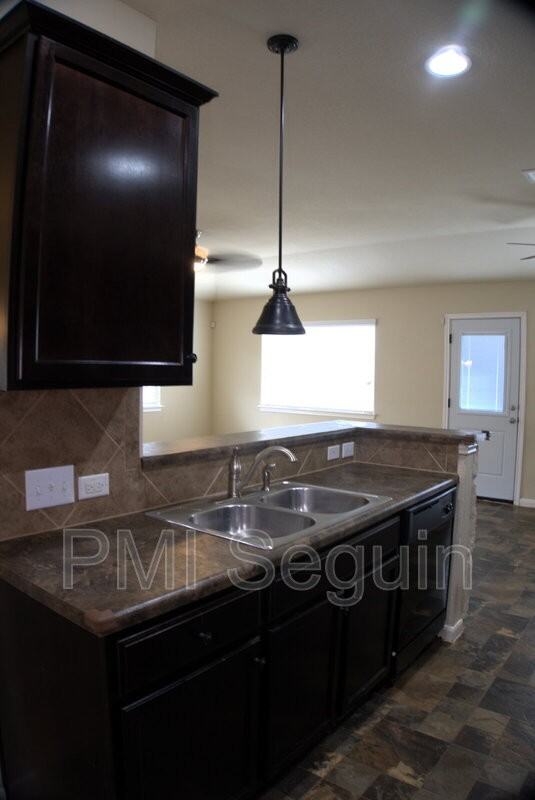 111 Hoya Ln - Photo 5 of 16