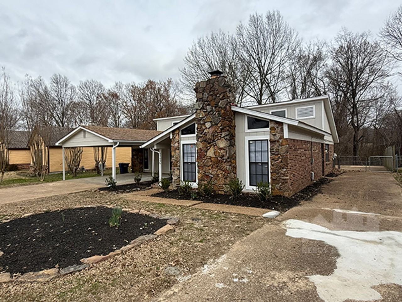 5700 Ridgetop Dr - Photo 3 of 21