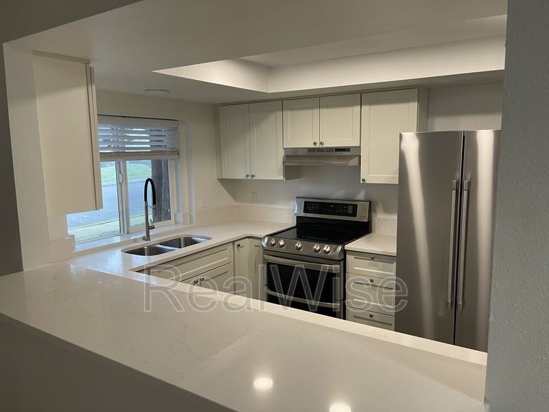 4292 Meadowbrook Ct Ne - Photo 3 of 17