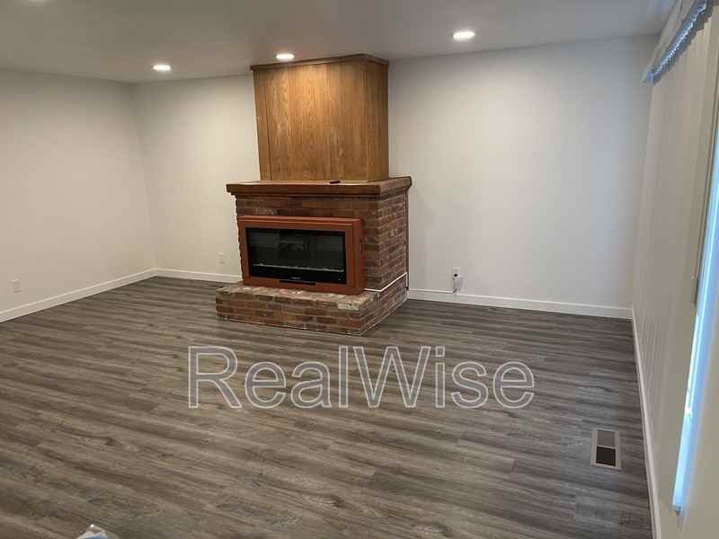 4292 Meadowbrook Ct Ne - Photo 7 of 17