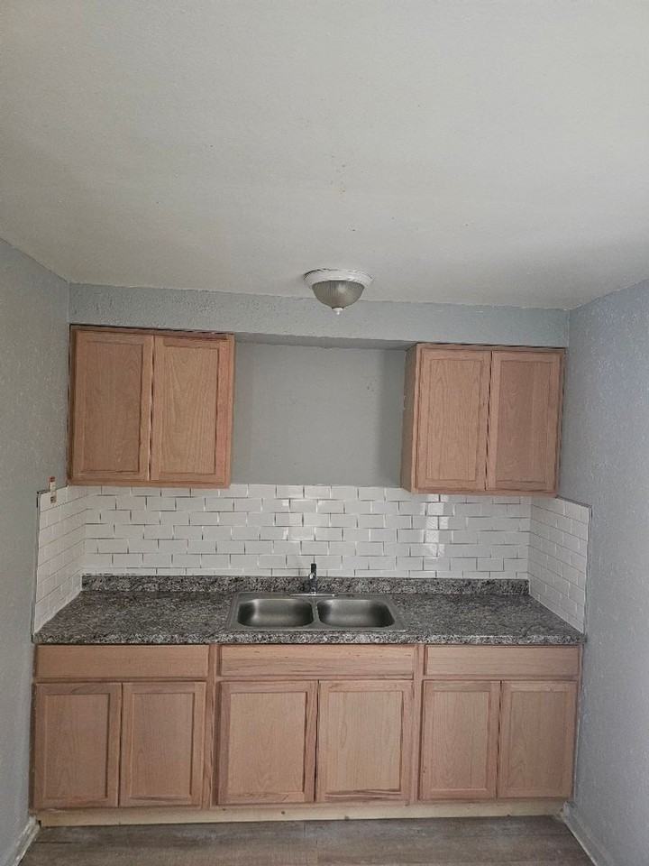19626 Revere St - Photo 3 of 41