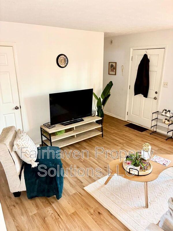 1859 Williams Ave - Photo 3 of 20