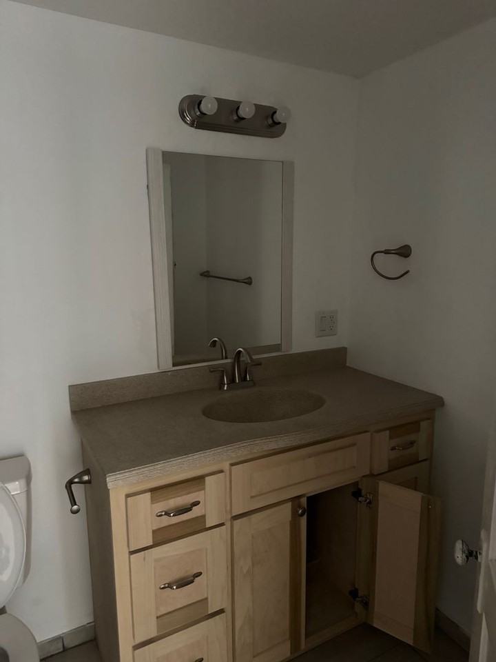 931 S 11th St - Photo 7 of 9