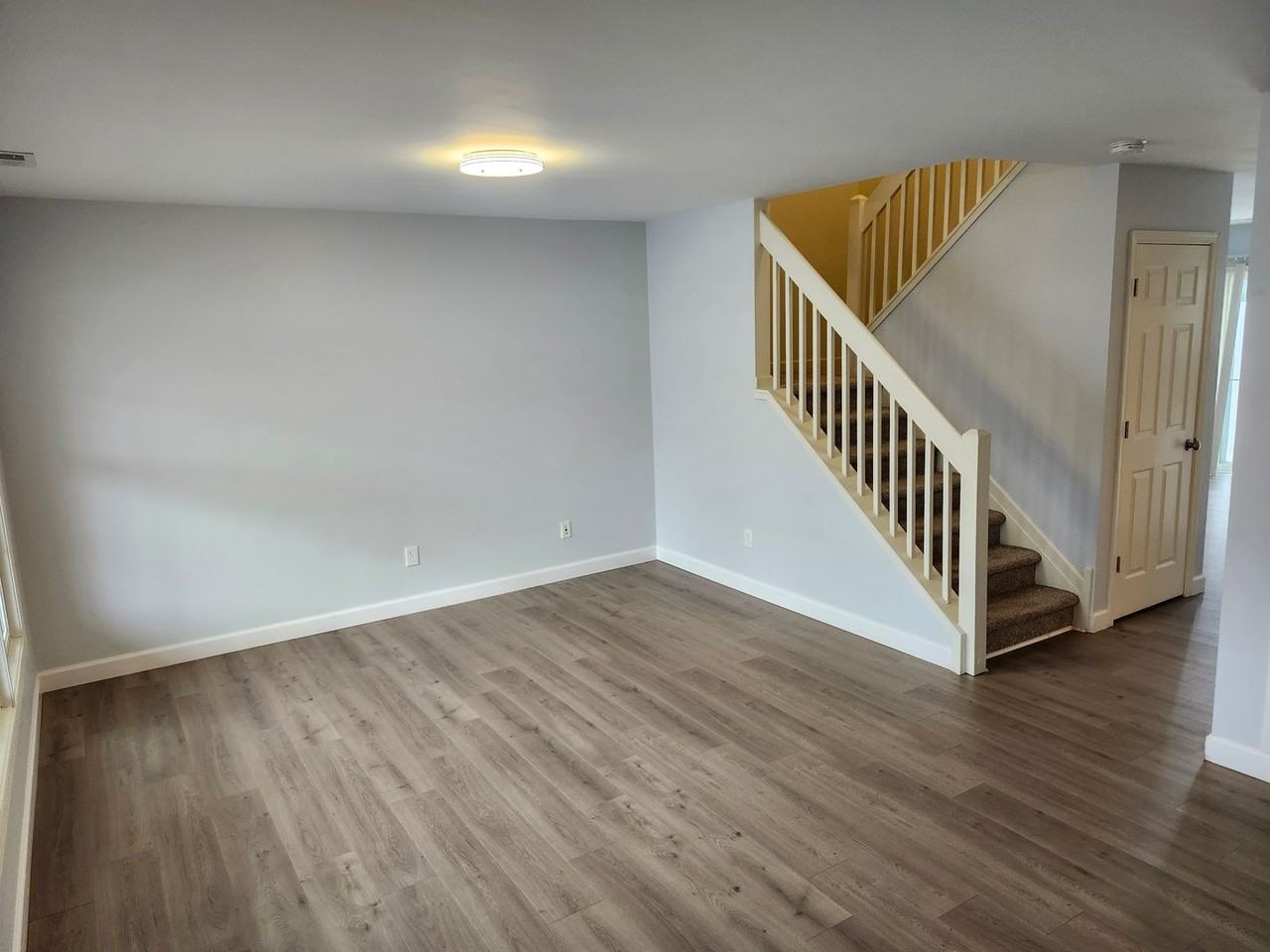 1034 John Paul Jones Ln - Photo 2 of 17