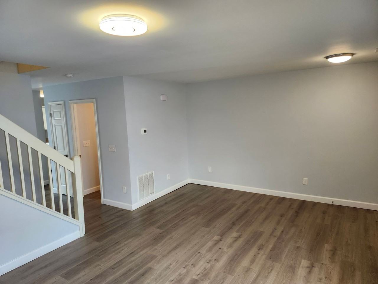 1034 John Paul Jones Ln - Photo 3 of 17