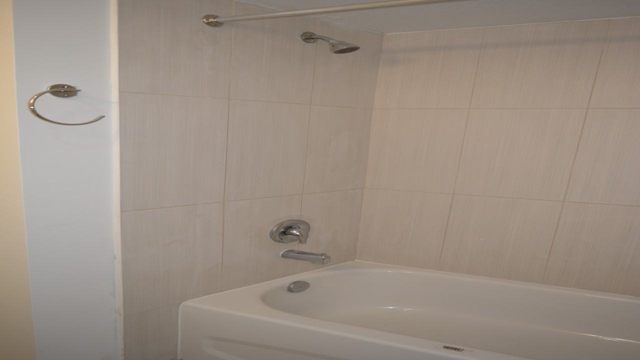 570 King St W - Photo 7 of 8