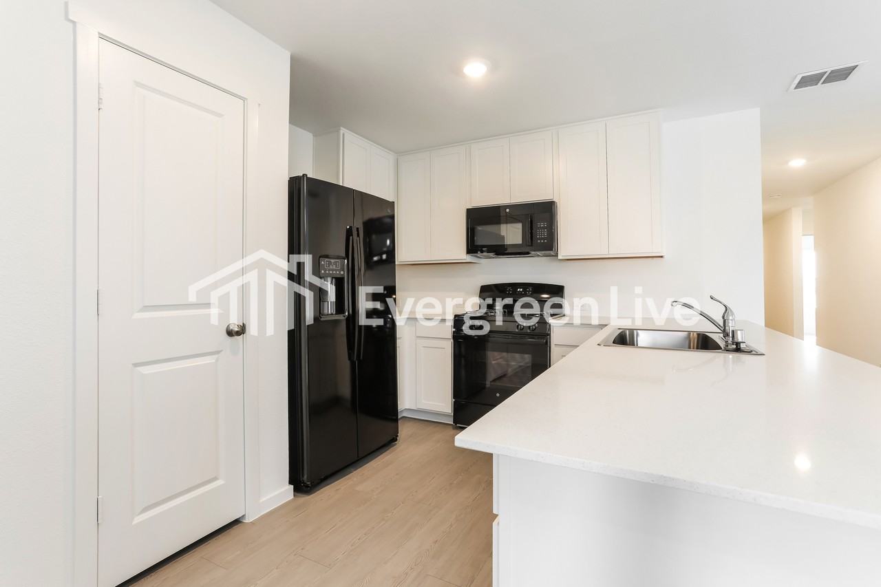 1619 Sparrow Hawk Rd - Photo 6 of 16