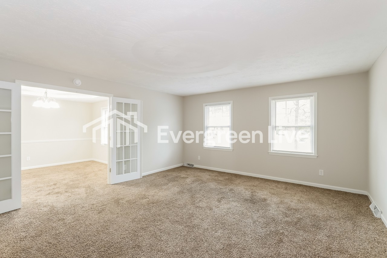 720 Oriole St - Photo 3 of 15