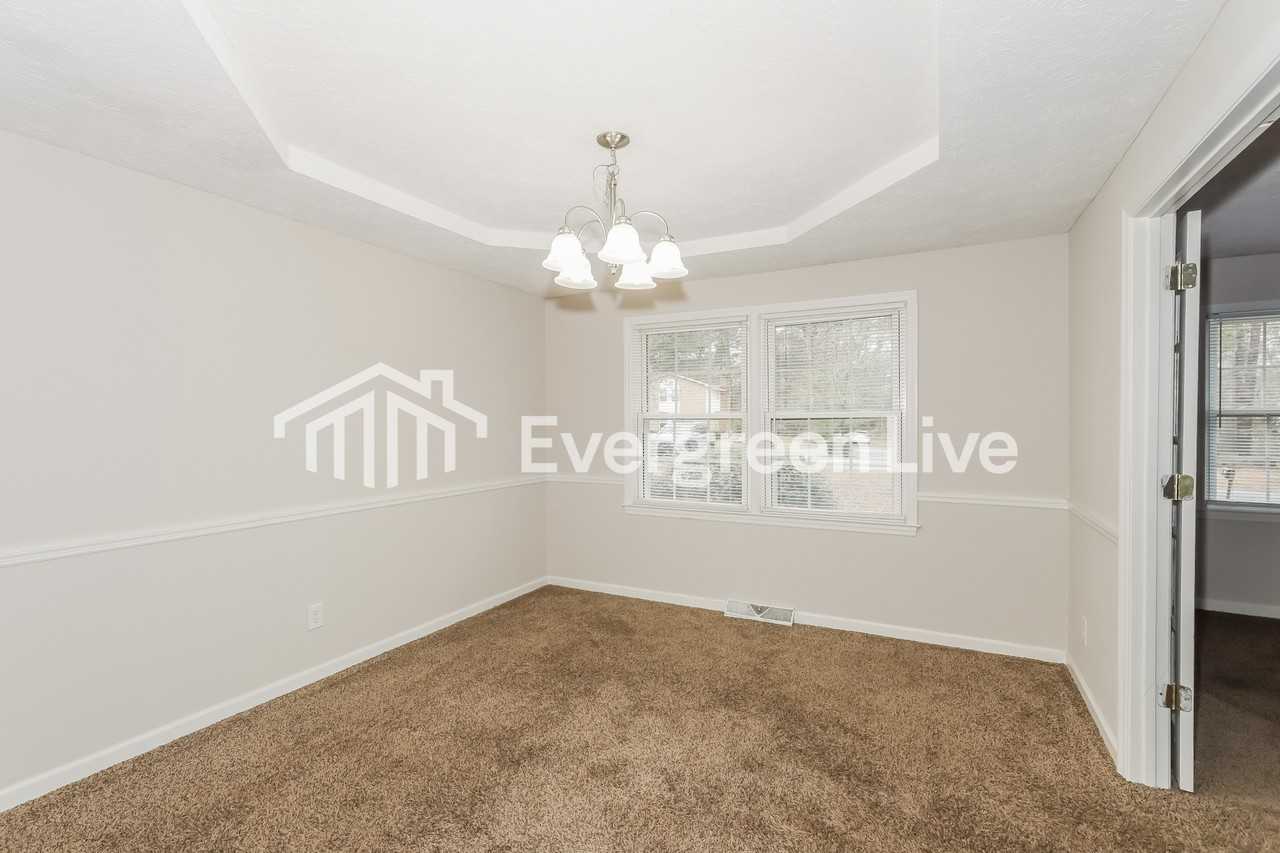 720 Oriole St - Photo 6 of 15