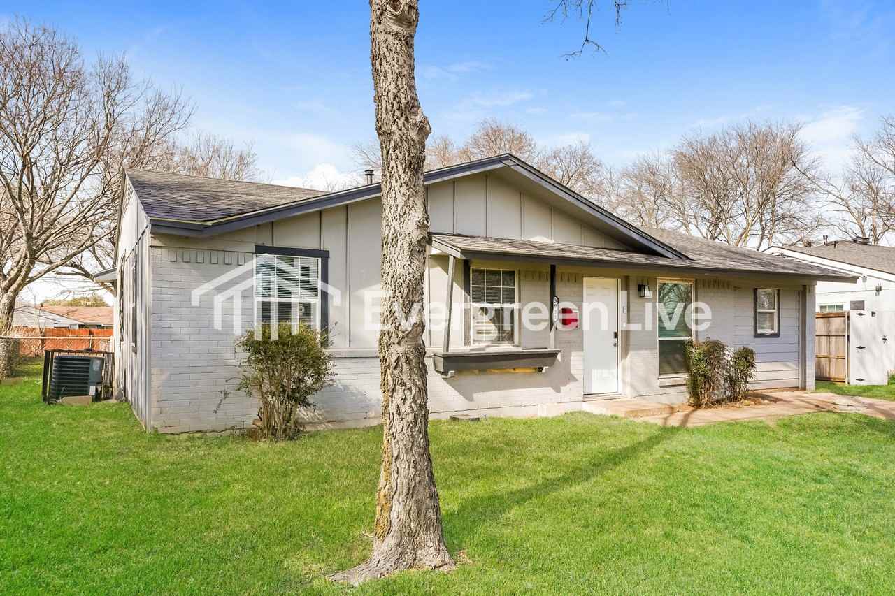 3931 Mehalia Dr - Photo 2 of 15