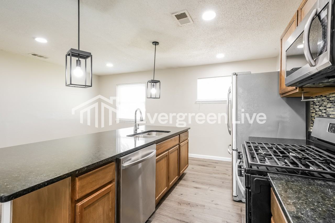 3931 Mehalia Dr - Photo 4 of 15