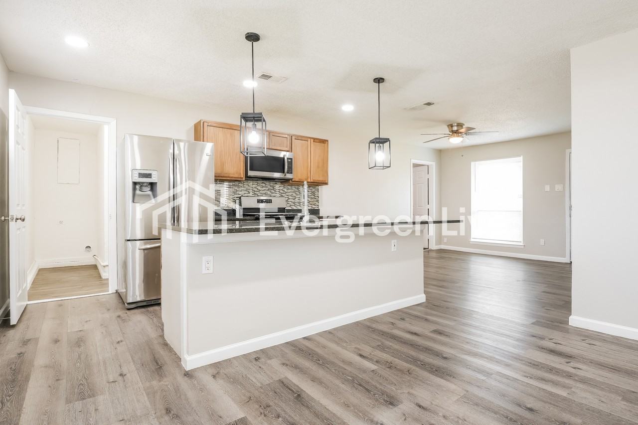 3931 Mehalia Dr - Photo 6 of 15