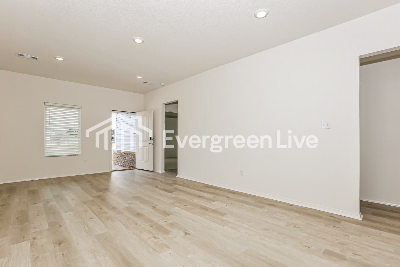 123 Jasmine Ct - Photo 3 of 15