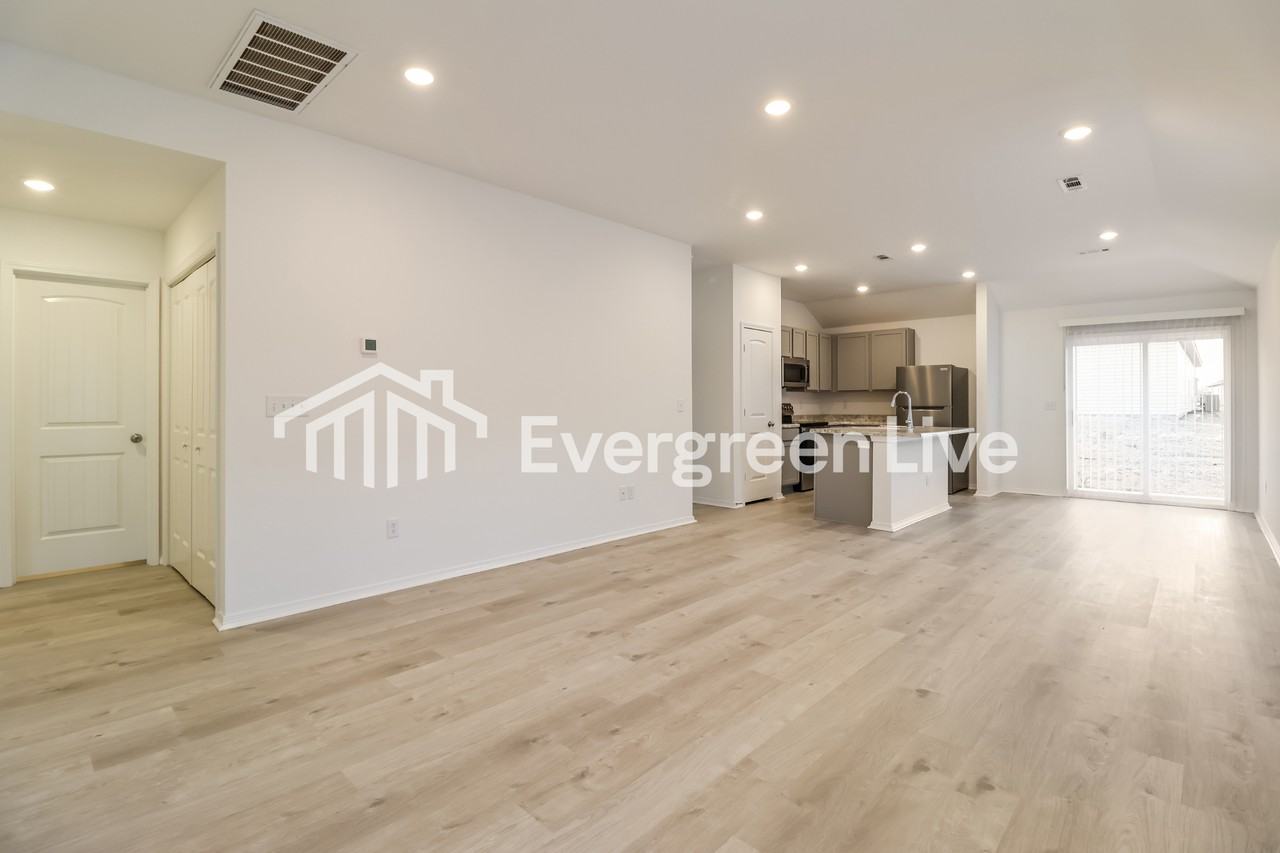 20 Maddison Rachael - Photo 4 of 15