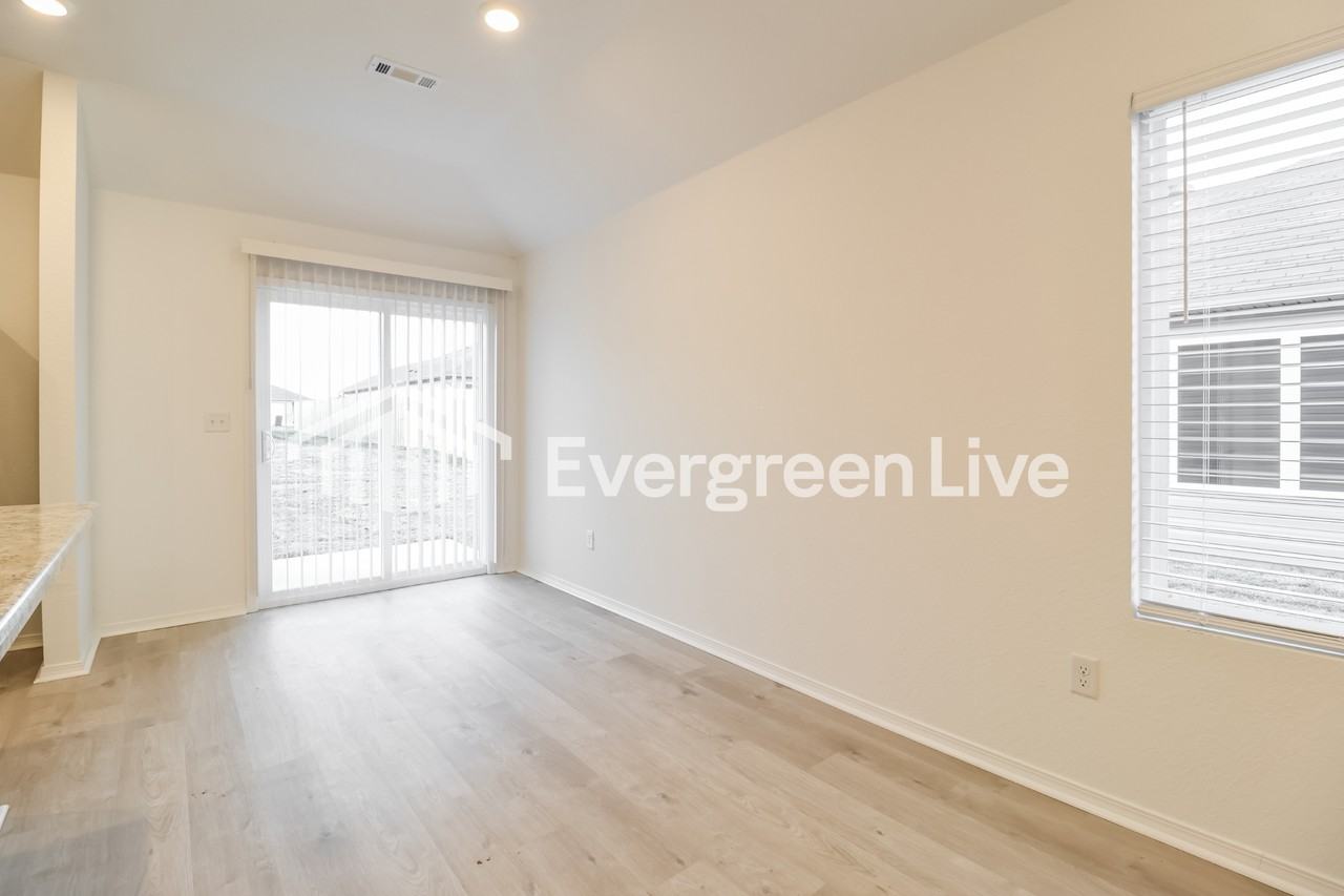 20 Maddison Rachael - Photo 5 of 15