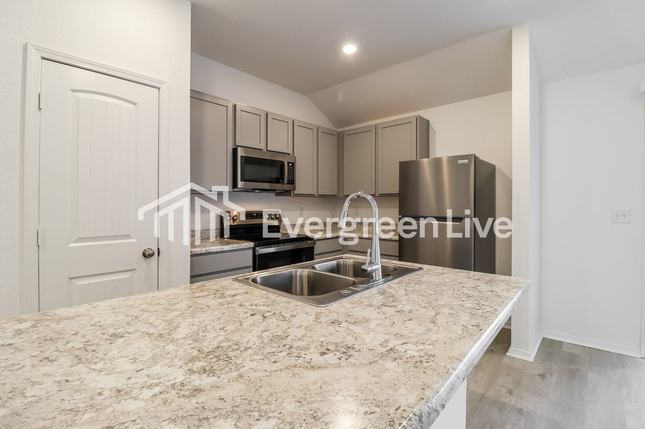 20 Maddison Rachael - Photo 6 of 15