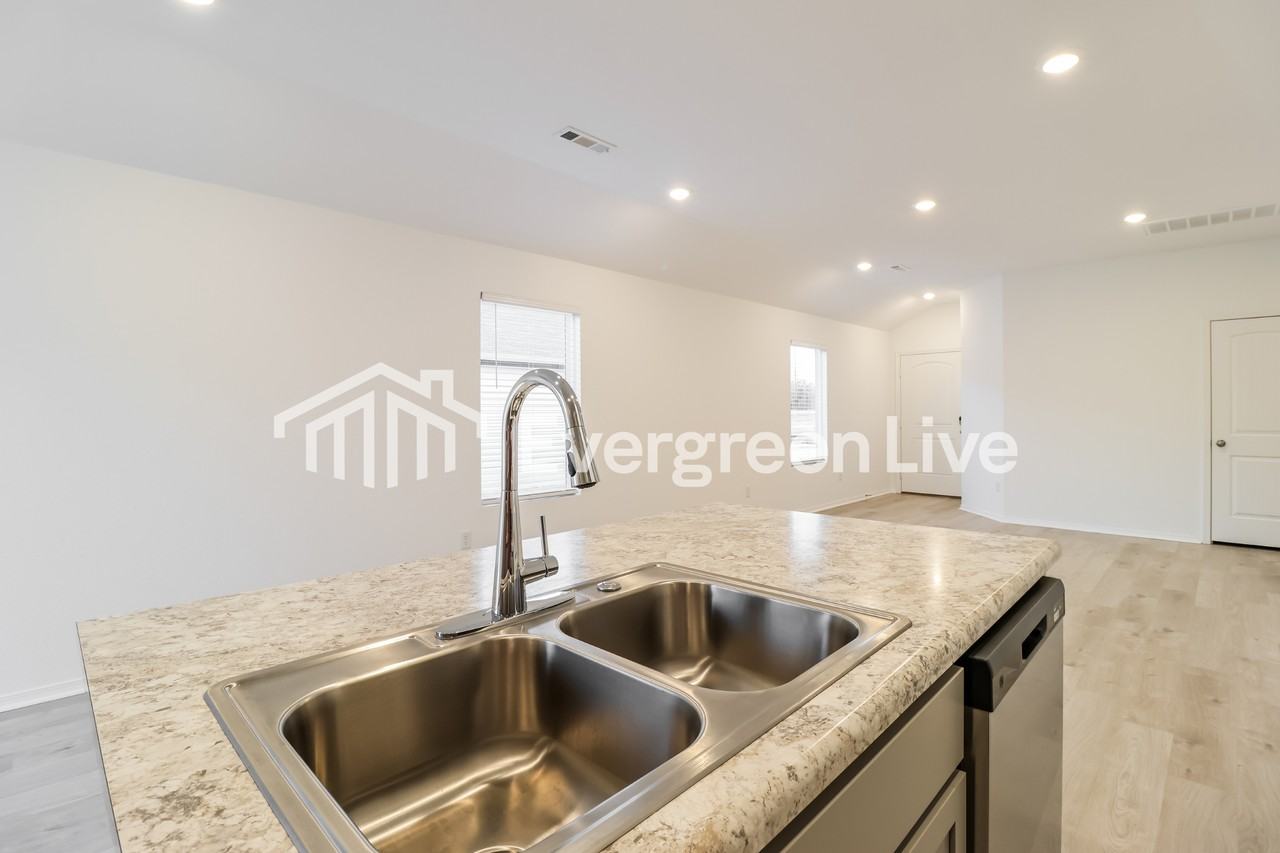 20 Maddison Rachael - Photo 7 of 15